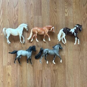 Lot of 5 Breyer toy horses approx 8”